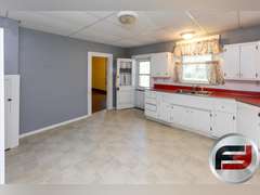 206 W WALL ST. ADVANCE, INDIANA 46102, EXPERIENCE THE CHARM