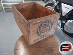 VINTAGE SOCONY BAYBERRY CANDLES WOODEN CRATE AND FORD CLOCK