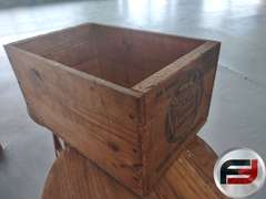 VINTAGE SOCONY BAYBERRY CANDLES WOODEN CRATE AND FORD CLOCK