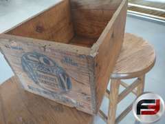 VINTAGE SOCONY BAYBERRY CANDLES WOODEN CRATE AND FORD CLOCK