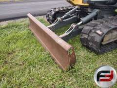 GEHL G8003RD HYDRAULIC EXCAVATOR SN: AH00690