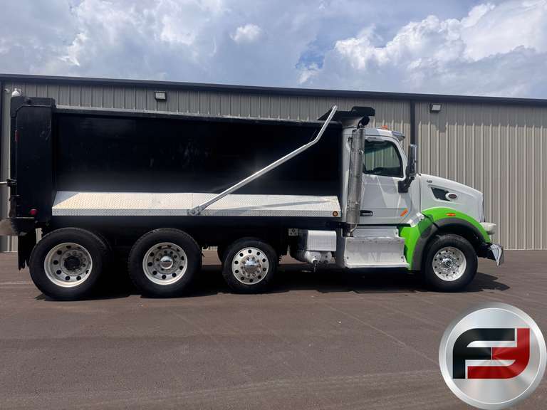 2015 PETERBILT 567 TRI-AXLE DUMP TRUCK VIN: 1NPCXPEX0FD290399