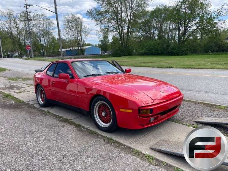 1984 PORSCHE 944 VIN: WP0AA0945EN464838