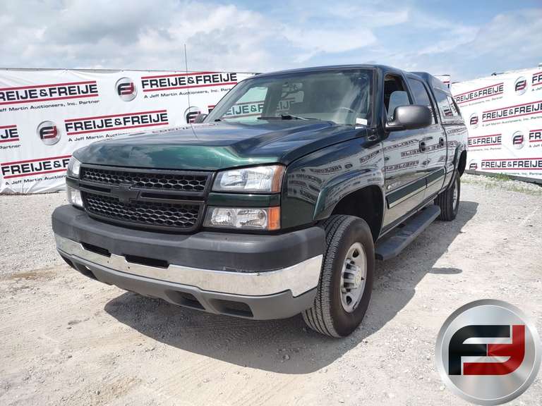 2005 CHEVROLET SILVERADO CREW CAB 4X4 PICKUP VIN: 1GCHK23U05F869208