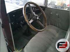 1929 PLYMOUTH MODEL U SEDAN