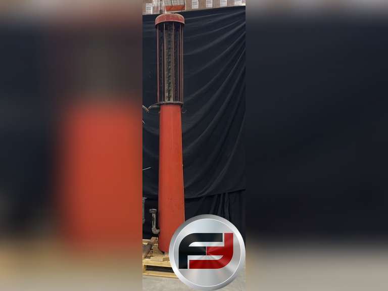 DAYTON VISIBLE GAS PUMP, UNRESTORED, NO GLOBE SN#74733 LRC378