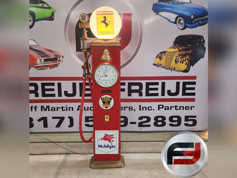THE OLDTIMER PETROLEUM GAS PUMP, WITH ETHYL GASONLINE CORPORATION, MOBILGAS