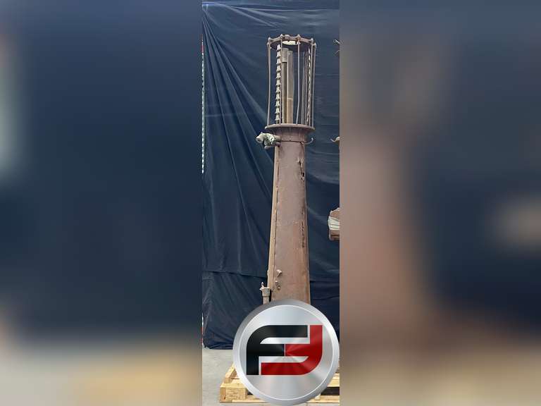 UNRESTORED VISIBLE GAS PUMP, NO GLASS CYLINDER