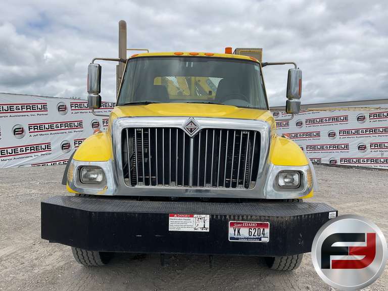2004 INTERNATIONAL 7500 14 BOOM TRUCK VIN: 1HTWNADR84J014600