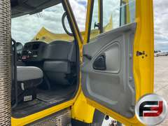 2004 INTERNATIONAL 7500 14 BOOM TRUCK VIN: 1HTWNADR84J014600
