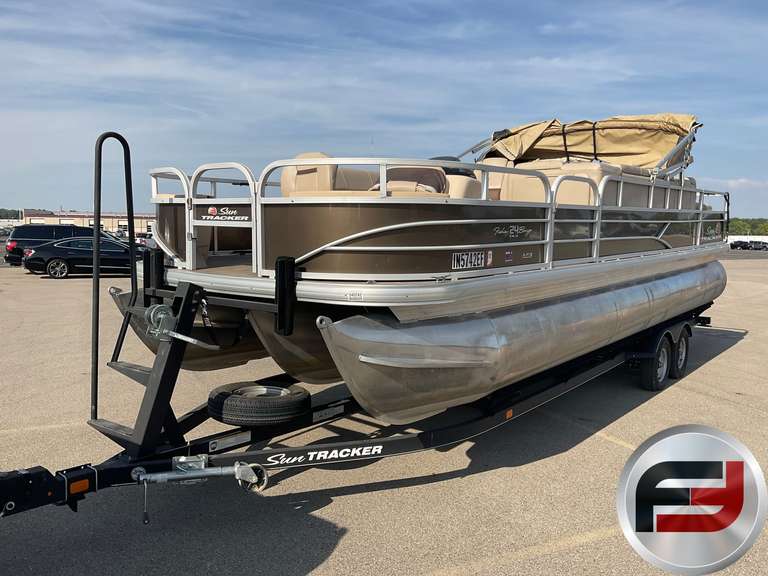 2019 SUNTRACKER DLX XP3 TRI-TOON FISHING BARGE VIN BUJ03225L819