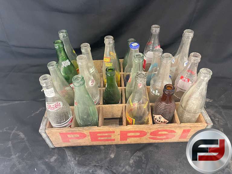 VINTAGE PEPSI WOOD CRATE WITH BOTTLES