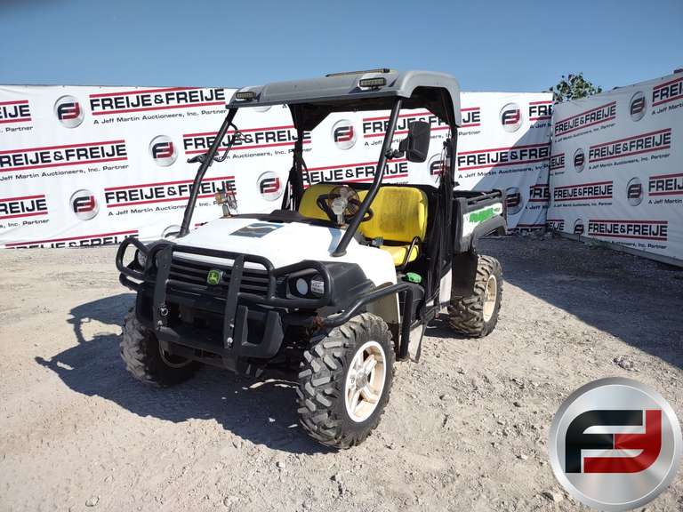 2016 JOHN DEERE 850XUV UTV SN: 1M0855DECGM112711