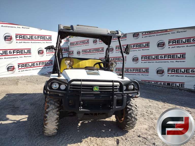 2016 JOHN DEERE 850XUV UTV SN: 1M0855DECGM112711