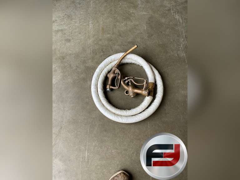 2 FUEL NOZZLES AND 1 NOS FUEL LINE FOR PUMP