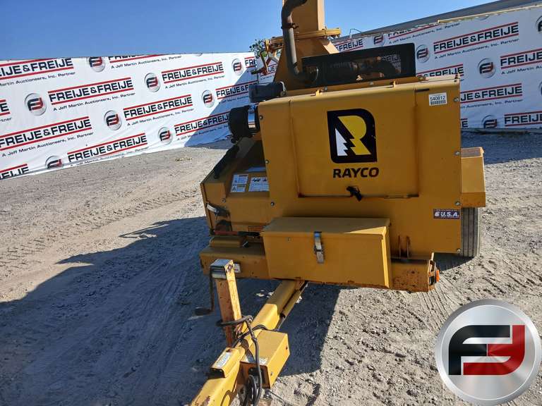 2016 RAYCO RC1522G-130 PORTABLE CHIPPER SN: 1R9961519GW210015