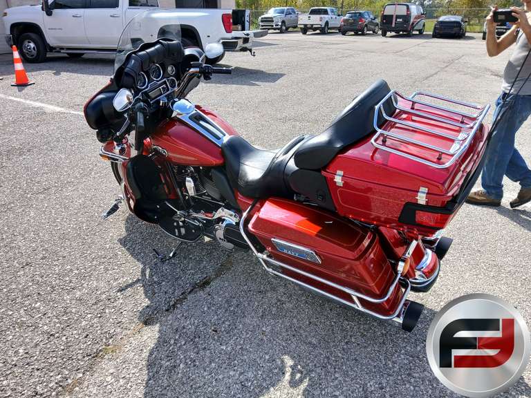 2013 HARLEY DAVIDSON ULTRA CLASSIC MOTORCYCLE VIN: 1HD1FCM19DB653572