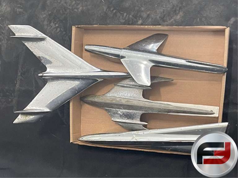 FLAT OF MISC HOOD EMBLEMS QTY 4