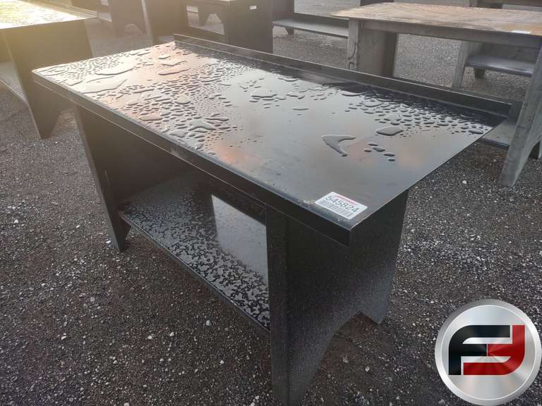 UNUSED KC METAL WORK BENCH