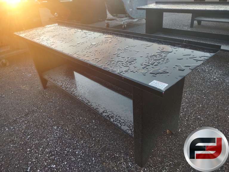 UNUSED KC METAL WORK BENCH
