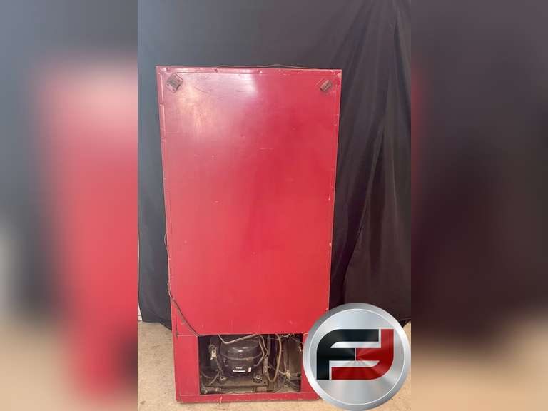 COCA-COLA VINTAGE BOTTLE MACHINE