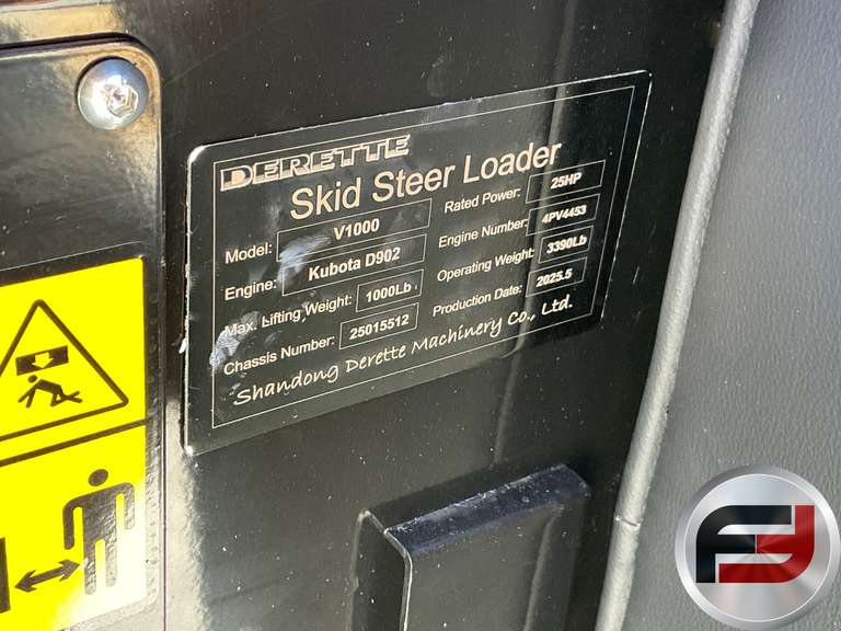 UNUSED 2025 DERETTE V1000 STAND ON MULTI TERRAIN LOADER SN: 25015512