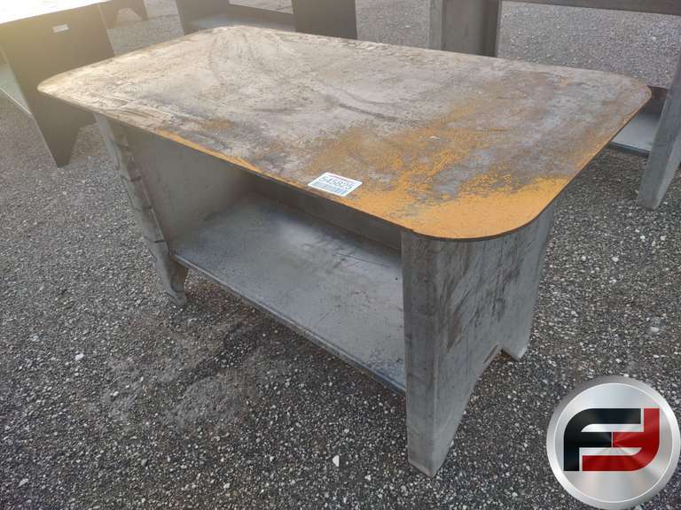 UNUSED KC WELDING TABLE
