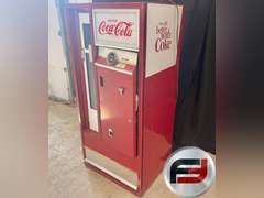 COCA-COLA VINTAGE BOTTLE MACHINE