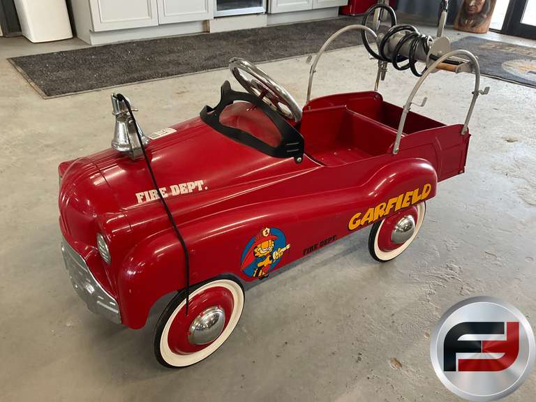 GARFIELD FIRE DEPT. FIRE TRUCK PEDDLE CAR