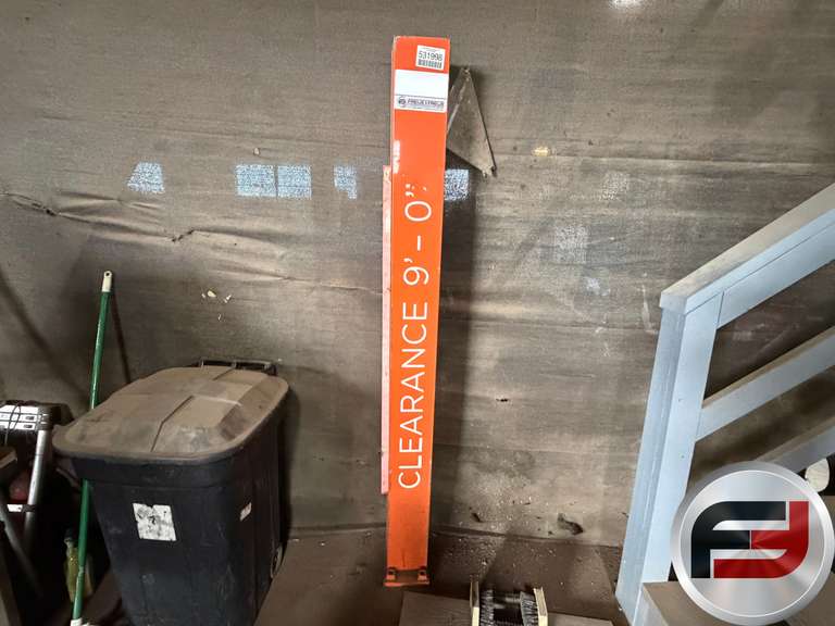 CLEARANCE 9’-0” SIGN