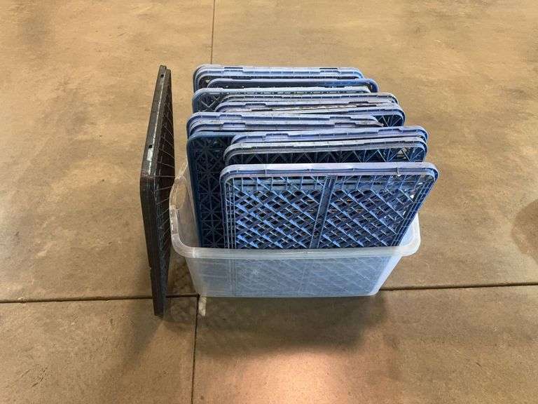 17 plastic bread Racks & plastic tote w/no lid