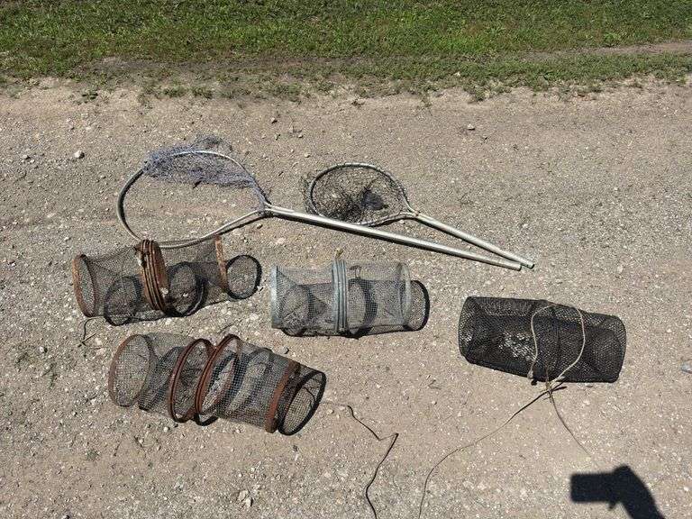 3 Minnow Traps & 2 Dip Nets