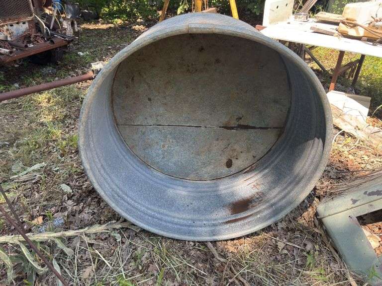 Round galv. water Tank, 2' deep x 4' across