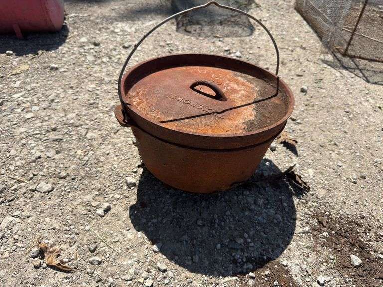Cast 8-qt. 3-leg bean Pot (was sitting outside)