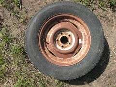 Hankook P205/70R15 tire on 5-hole rim - Johnson Auction