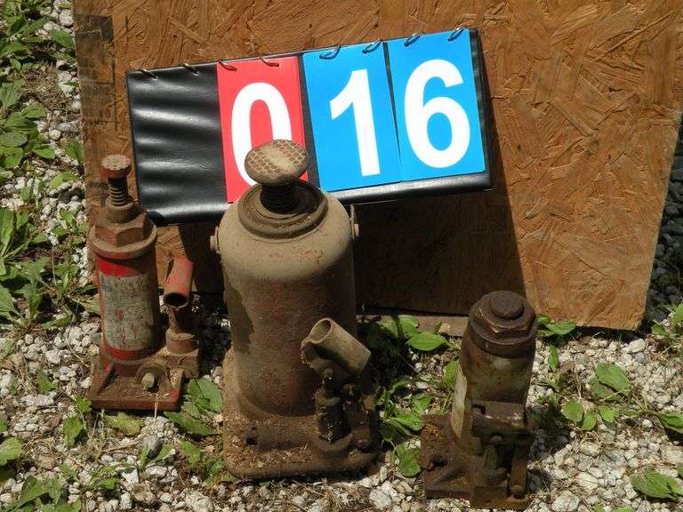 3 Bottle Jacks (unknown condition)