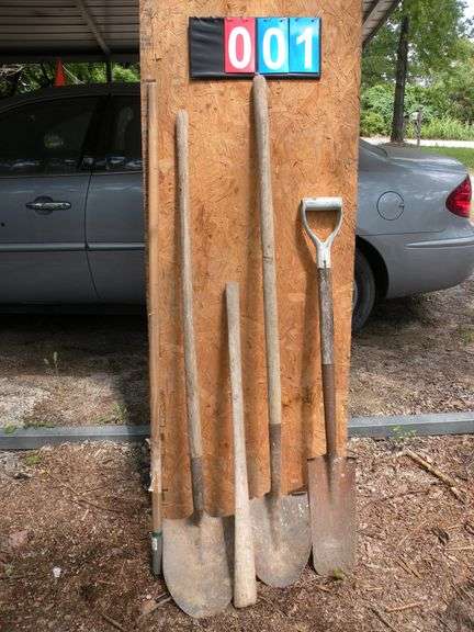 2 Shovels, Spade & 2 Handles