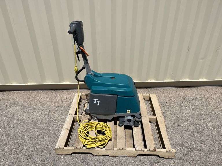 Tennant T1 Electric Floor Cleaning Machine