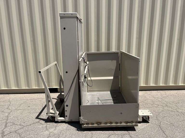 School Surplus: Porch-Lift Electric Chair Lift