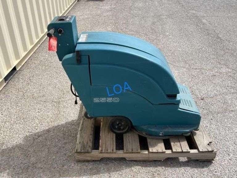 Tennant 2550 Floor Cleaning Machine w/Charger -A