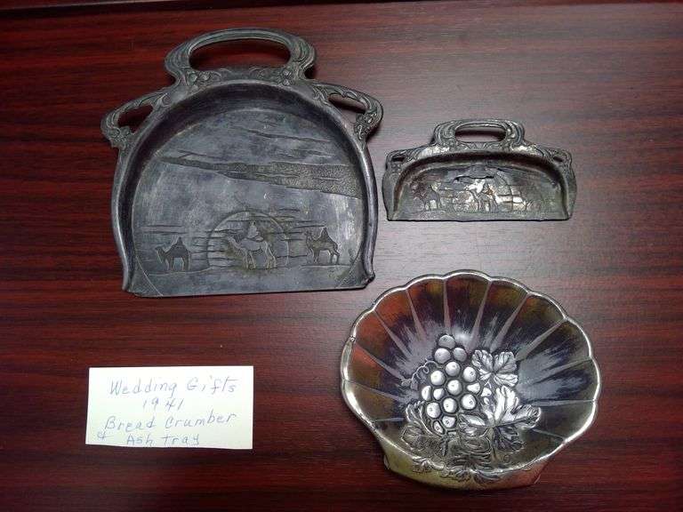 MID CENTURY BREAD CRUMBERS AND ASHTRAY