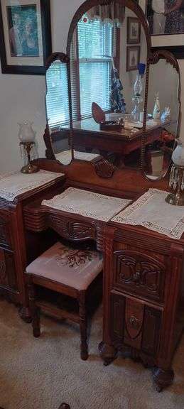 Vintage art deco vanity with 3 sectional mirror and stool