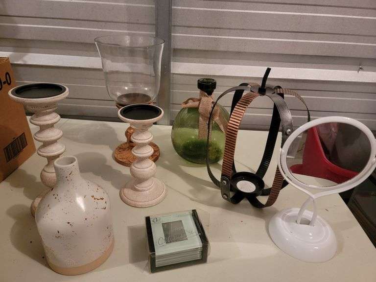 Lot containing candle holders, vase and mirror