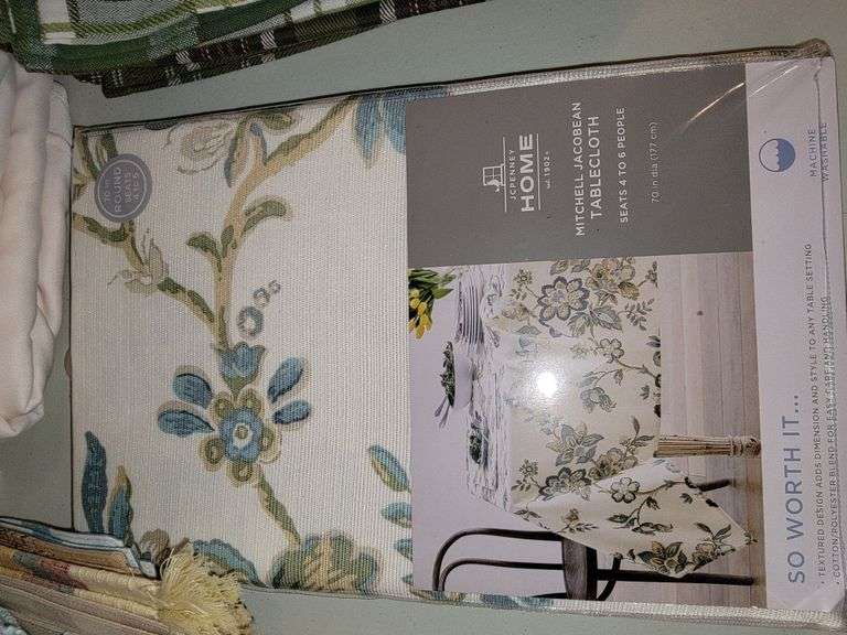 Tablecloths and placemats