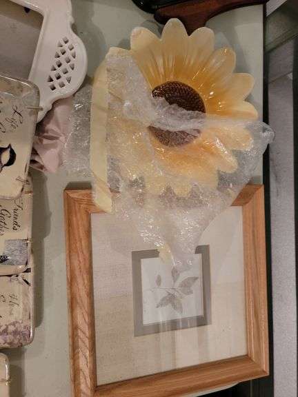 Small wooden display easels and picture frames