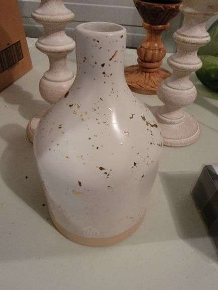 Lot containing candle holders, vase and mirror