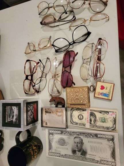 Currency notepads, vintage glasses, small photo desktop clock