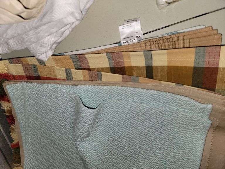 Tablecloths and placemats