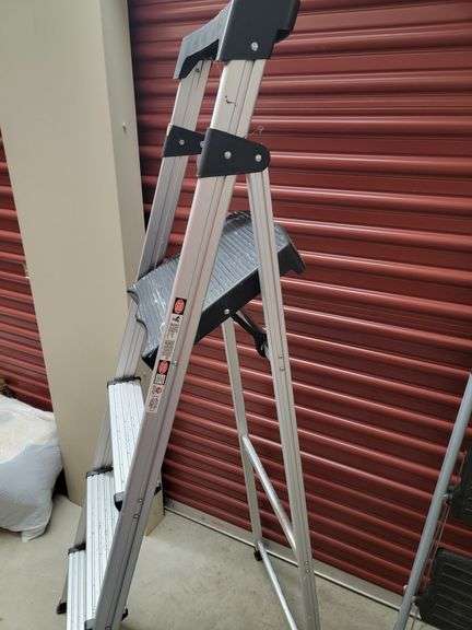 5 ft 7 inch Step Ladder