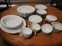 Noritake Buckingham Fine China. 8 PC setting.